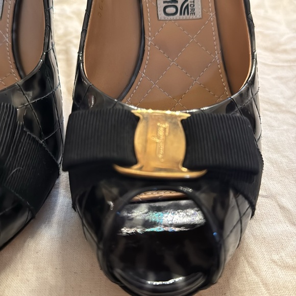 Ferragamo couture heels.  Quilted grey/black patent leather. Worn 1x. Sz 10 - Picture 6 of 6